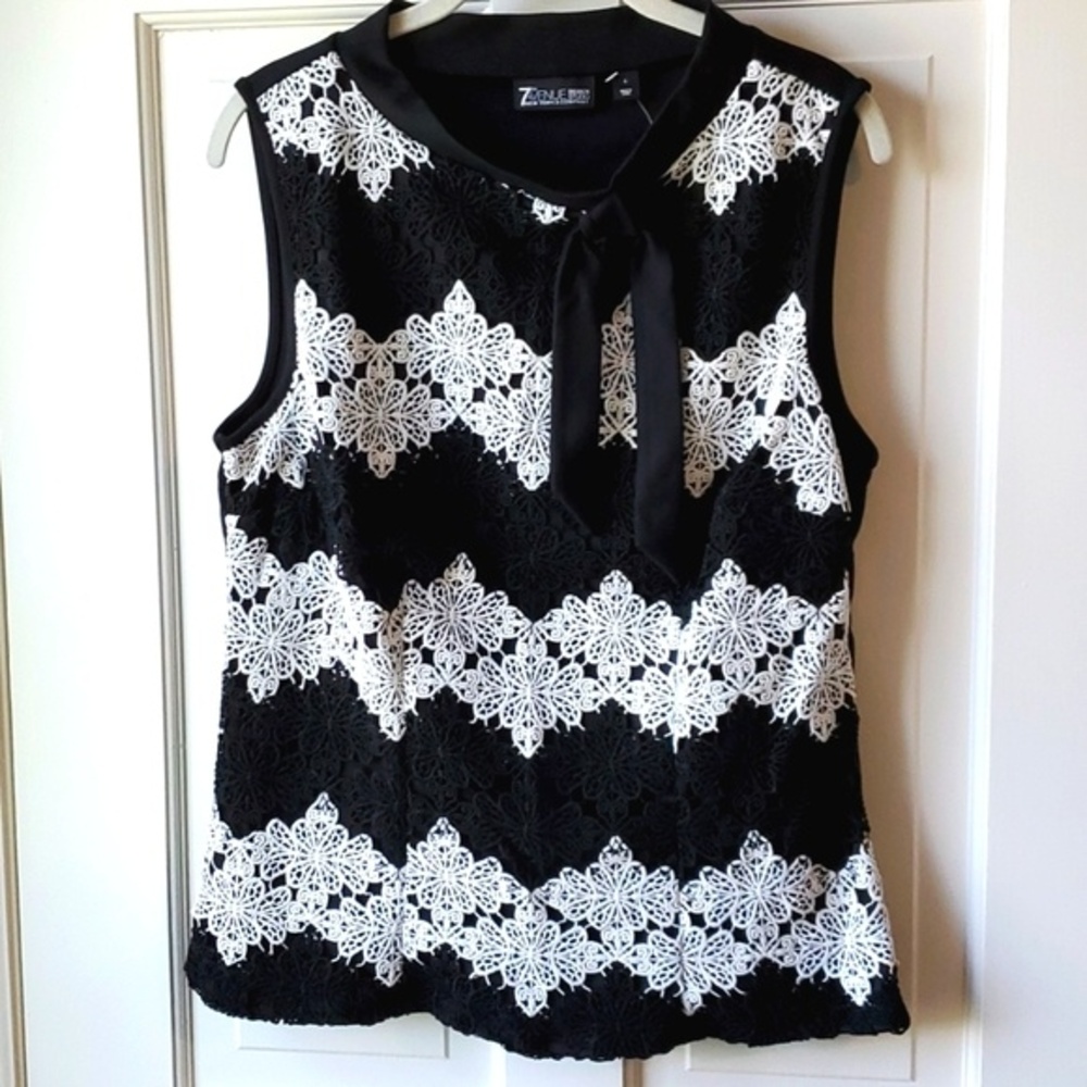 NWT NY & COMPANY SLEEVELESS LACE TOP SIZE LARGE BLACK WHITE COCKTAIL STRIPE